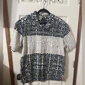 Quiksilver Black and White & Grey Aloha shirt button down XL